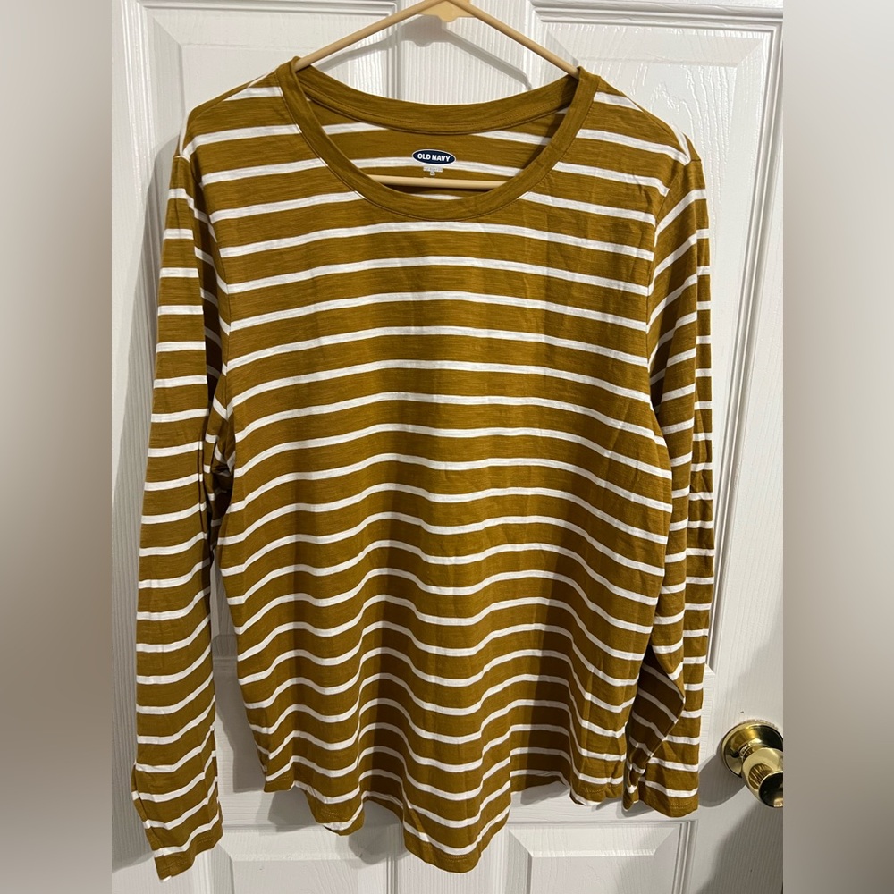 Gently Used Old Navy XL Long Sleeve Shirt
